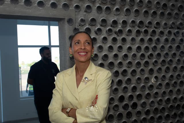 Primeira Dama visita futura sede do COC que está sendo construída em Achada Grande Trás