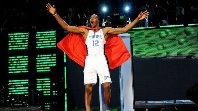 NBA: Dwight Howard anuncia fim da carreira